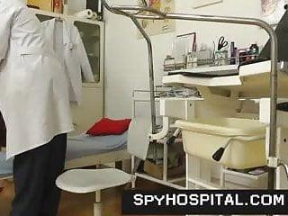 Zierlich und klein die sexy Muschi im Krankenhaus heimlich gefilmt